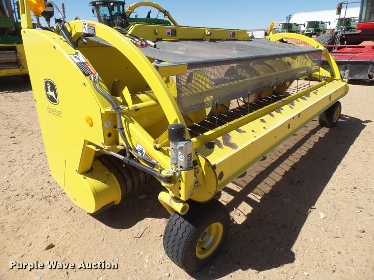 image for item DD1191 2013 John Deere 640C pickup head