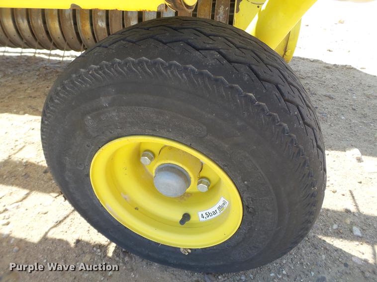 image for item DD1191 2013 John Deere 640C pickup head