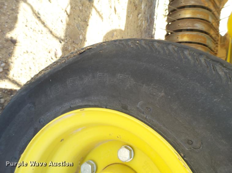 image for item DD1191 2013 John Deere 640C pickup head