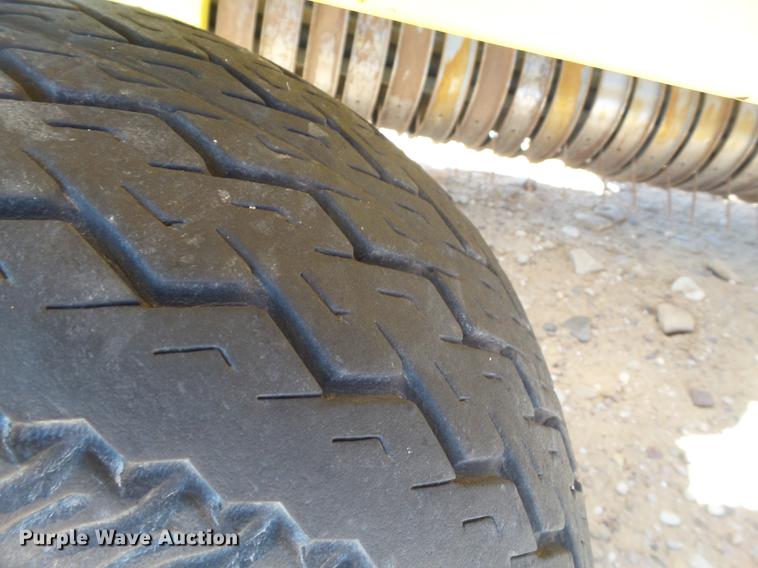 image for item DD1191 2013 John Deere 640C pickup head