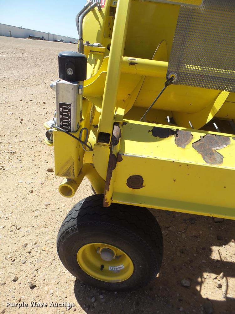 image for item DD1191 2013 John Deere 640C pickup head