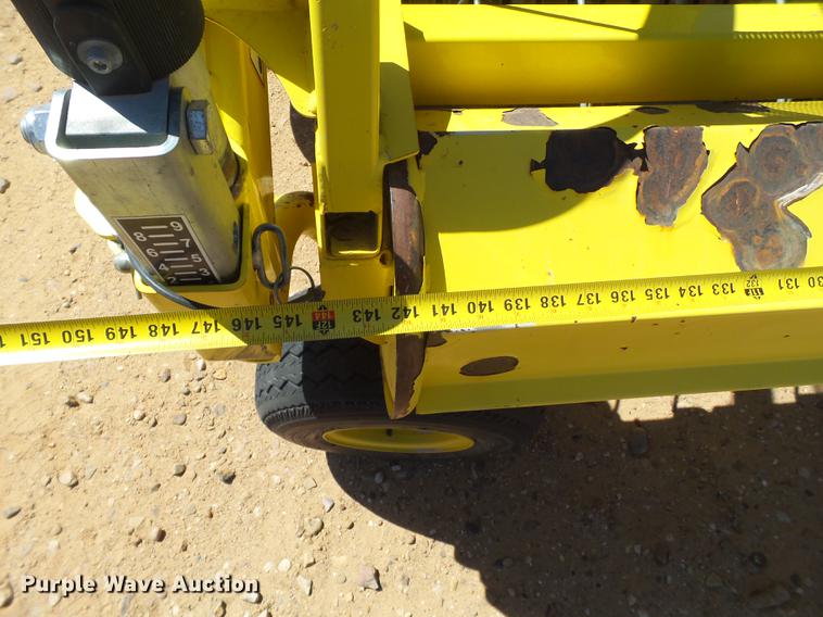 image for item DD1191 2013 John Deere 640C pickup head