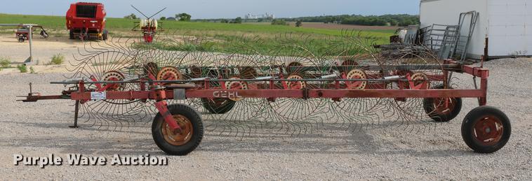 image for item DD4260 Gehl hay rake