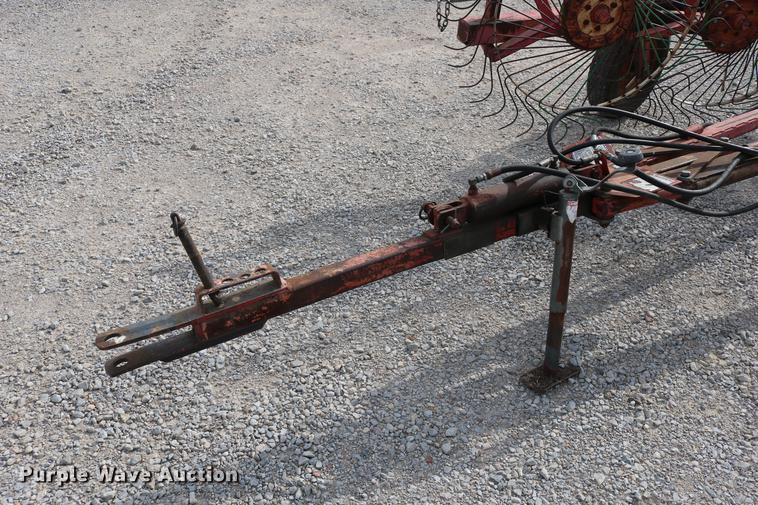 image for item DD4260 Gehl hay rake