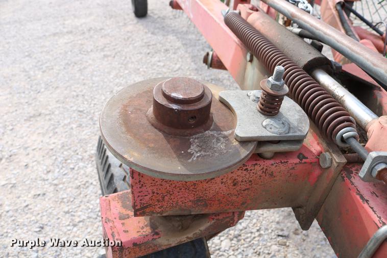 image for item DD4260 Gehl hay rake