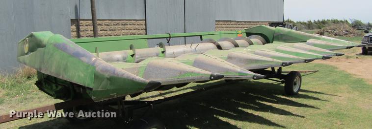 image for item DD5681 John Deere 853A row head