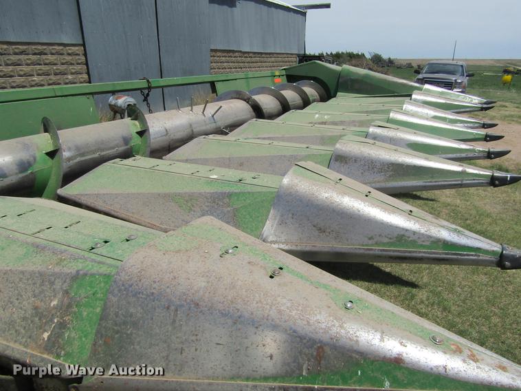 image for item DD5681 John Deere 853A row head