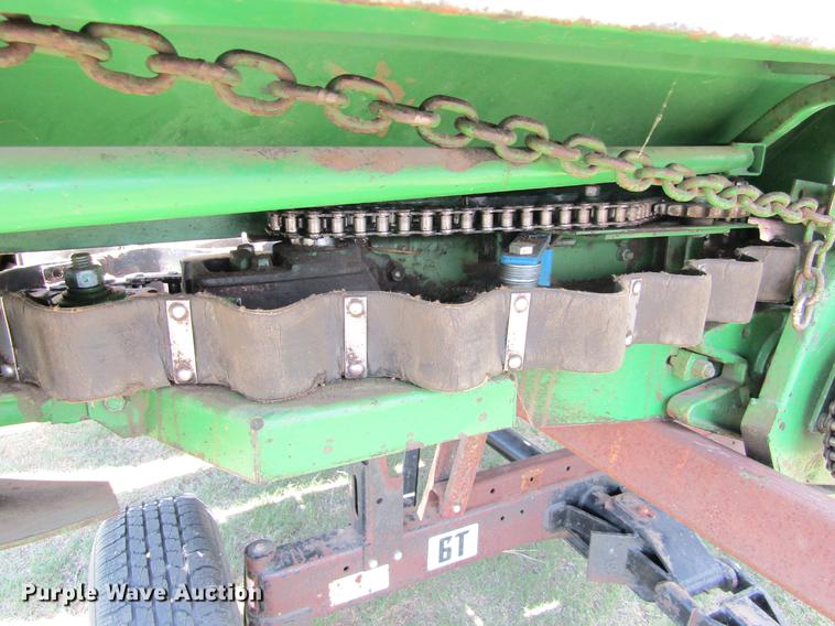 image for item DD5681 John Deere 853A row head