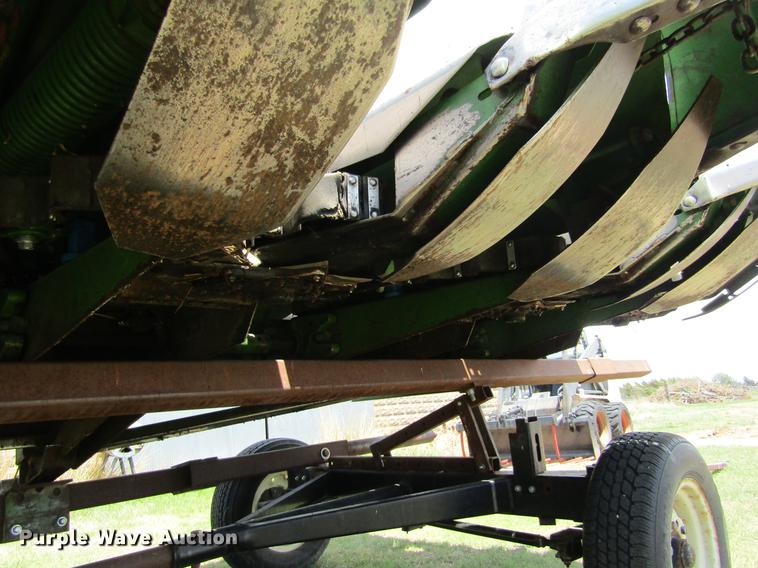 image for item DD5681 John Deere 853A row head