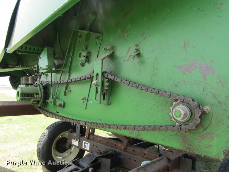 image for item DD5681 John Deere 853A row head