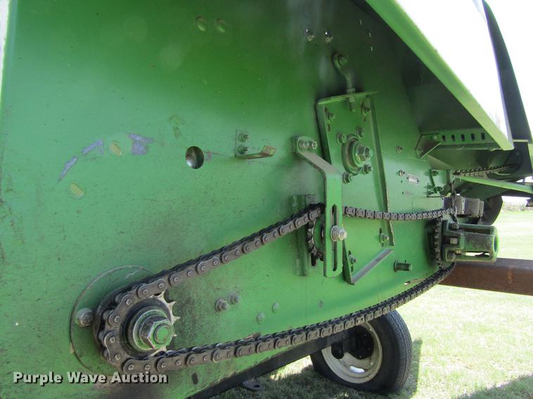 image for item DD5681 John Deere 853A row head