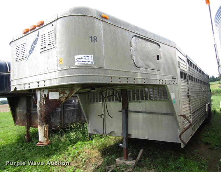 image for item DD7484 1990 Featherlite GN826 livestock trailer