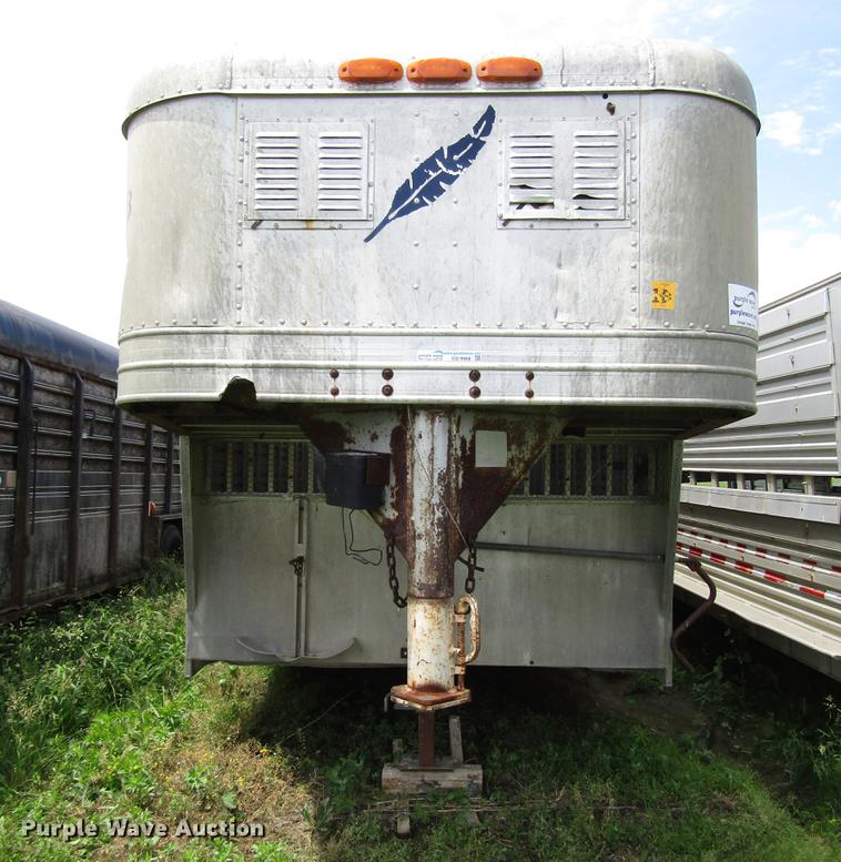 image for item DD7484 1990 Featherlite GN826 livestock trailer