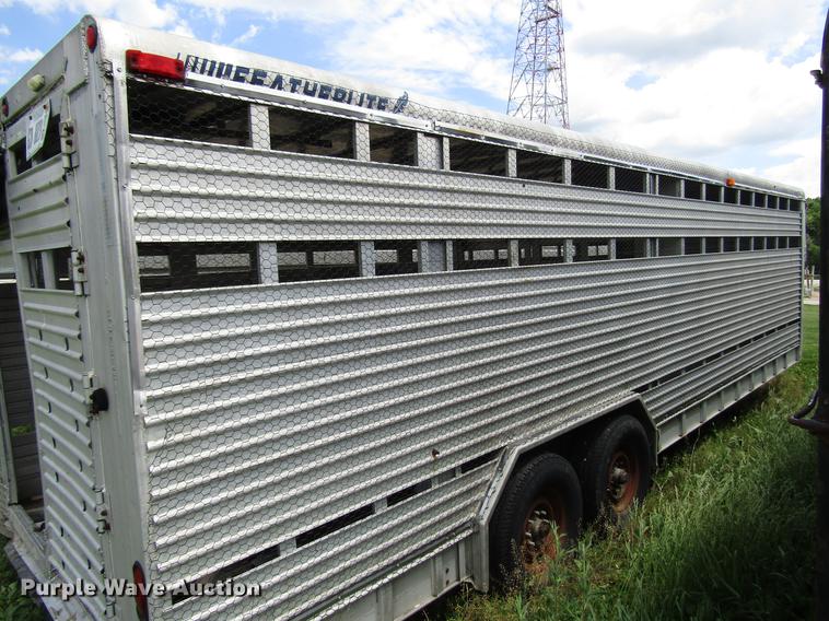 image for item DD7484 1990 Featherlite GN826 livestock trailer
