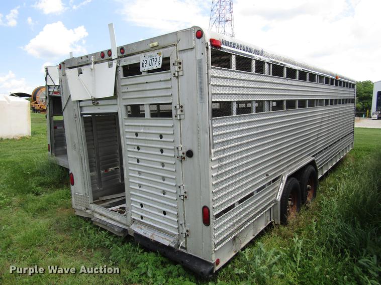 image for item DD7484 1990 Featherlite GN826 livestock trailer