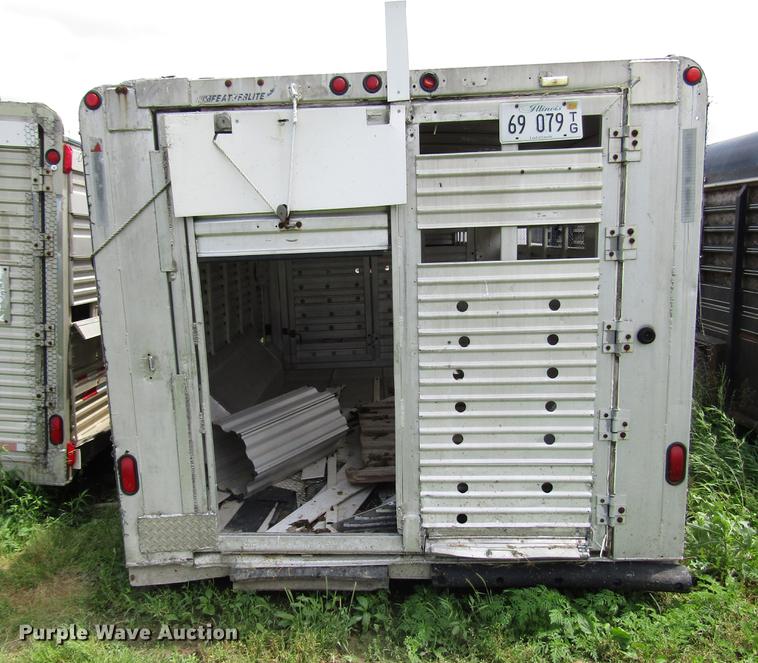 image for item DD7484 1990 Featherlite GN826 livestock trailer
