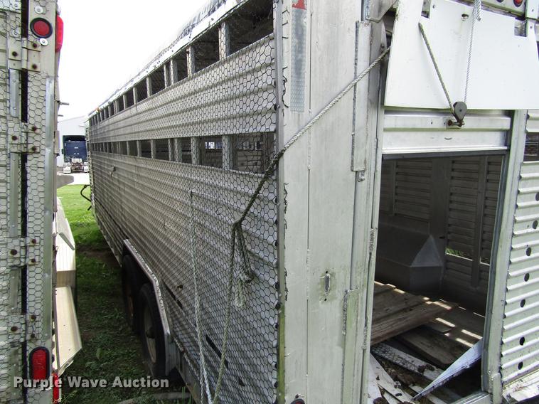 image for item DD7484 1990 Featherlite GN826 livestock trailer