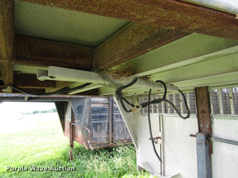 image for item DD7484 1990 Featherlite GN826 livestock trailer
