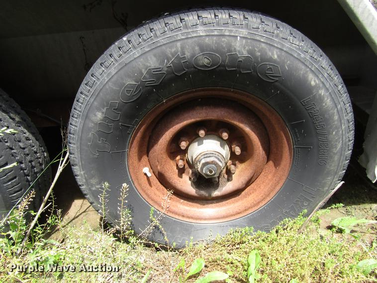 image for item DD7484 1990 Featherlite GN826 livestock trailer