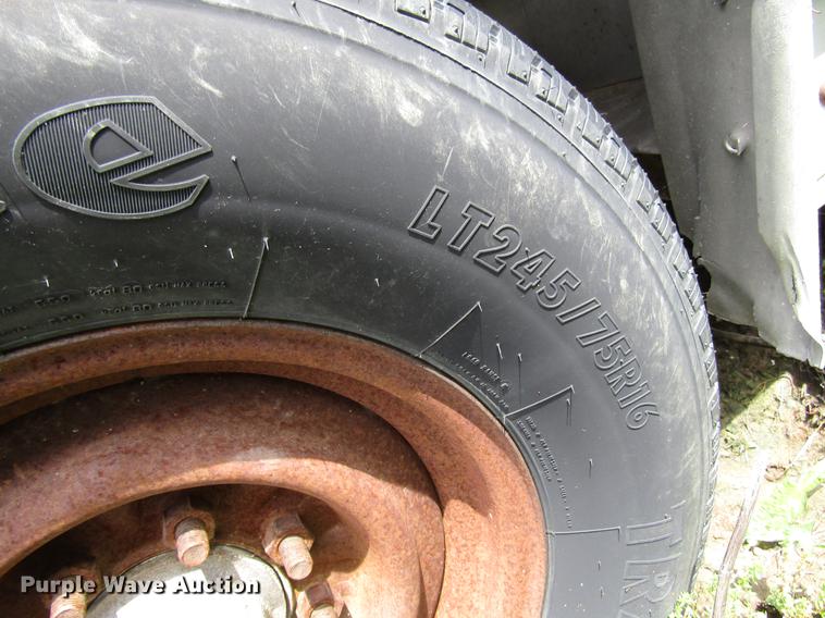 image for item DD7484 1990 Featherlite GN826 livestock trailer