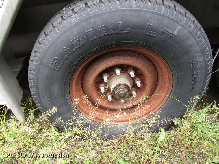 image for item DD7484 1990 Featherlite GN826 livestock trailer
