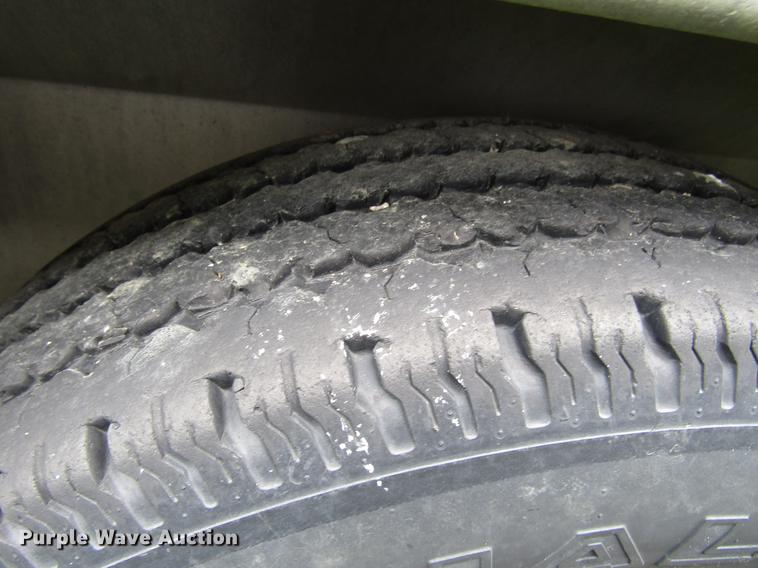 image for item DD7484 1990 Featherlite GN826 livestock trailer