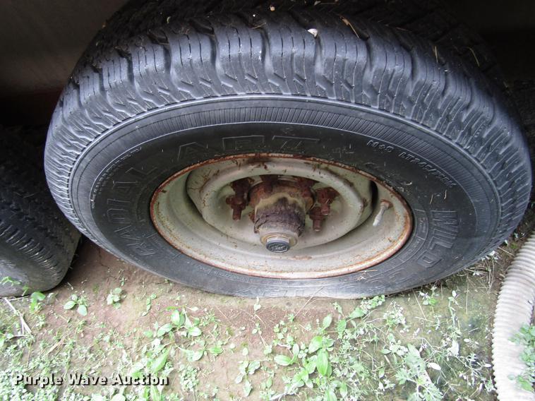 image for item DD7484 1990 Featherlite GN826 livestock trailer