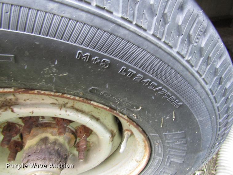 image for item DD7484 1990 Featherlite GN826 livestock trailer