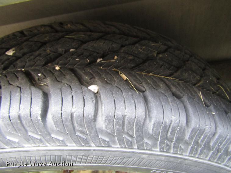 image for item DD7484 1990 Featherlite GN826 livestock trailer