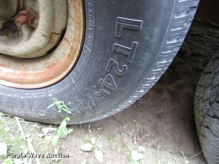 image for item DD7484 1990 Featherlite GN826 livestock trailer