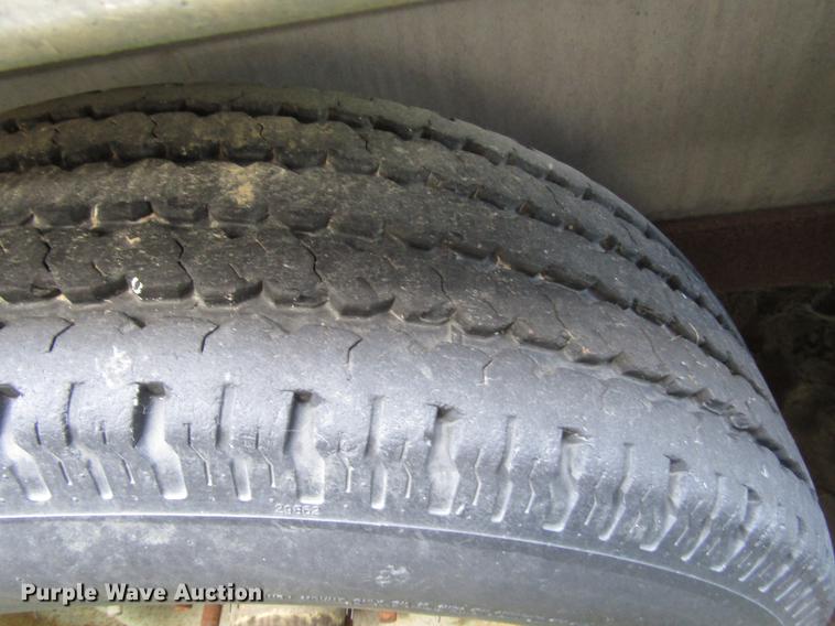 image for item DD7484 1990 Featherlite GN826 livestock trailer