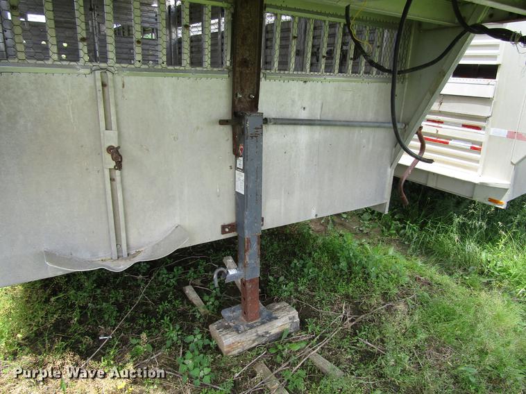 image for item DD7484 1990 Featherlite GN826 livestock trailer