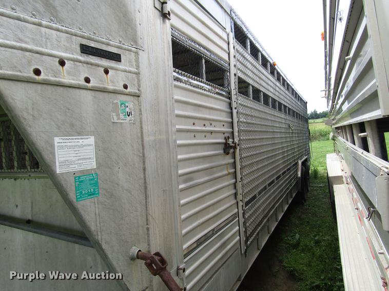 image for item DD7484 1990 Featherlite GN826 livestock trailer