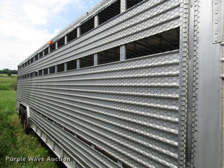 image for item DD7484 1990 Featherlite GN826 livestock trailer