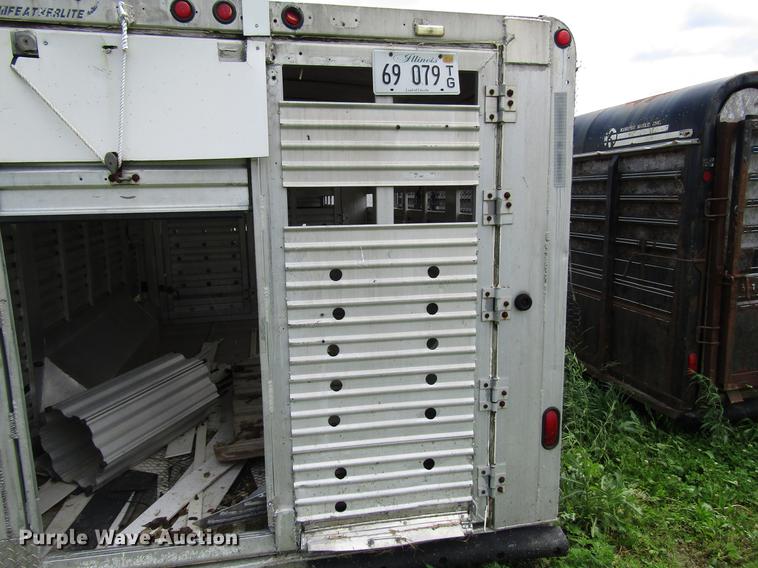 image for item DD7484 1990 Featherlite GN826 livestock trailer