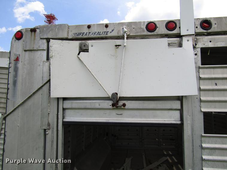 image for item DD7484 1990 Featherlite GN826 livestock trailer
