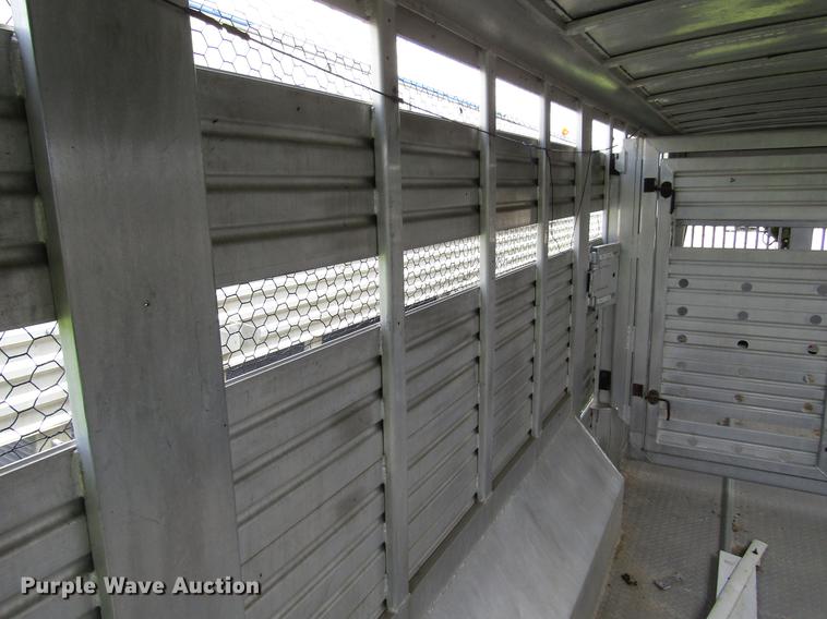 image for item DD7484 1990 Featherlite GN826 livestock trailer