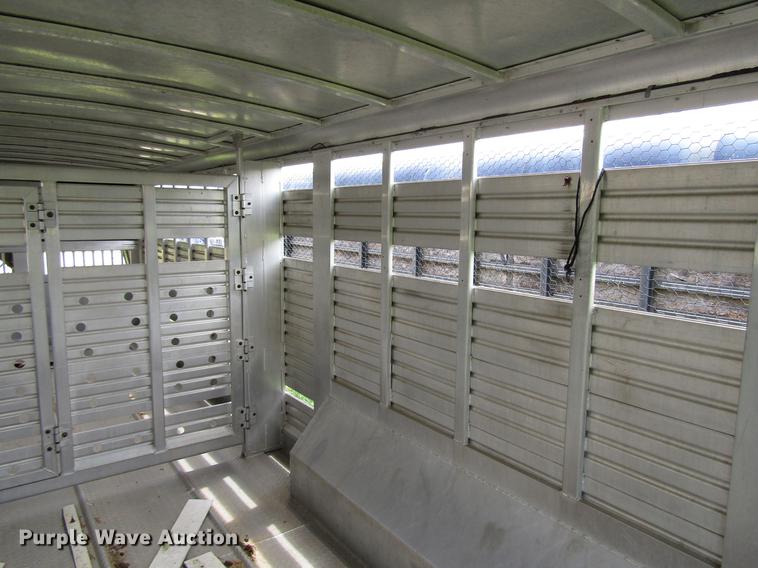 image for item DD7484 1990 Featherlite GN826 livestock trailer