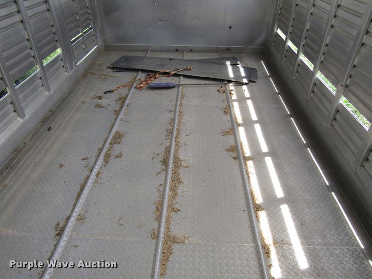 image for item DD7484 1990 Featherlite GN826 livestock trailer