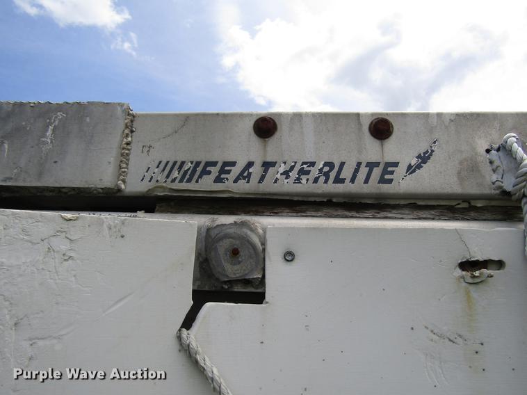 image for item DD7484 1990 Featherlite GN826 livestock trailer