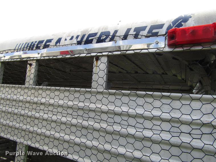 image for item DD7484 1990 Featherlite GN826 livestock trailer