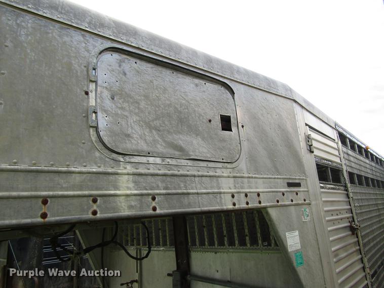 image for item DD7484 1990 Featherlite GN826 livestock trailer