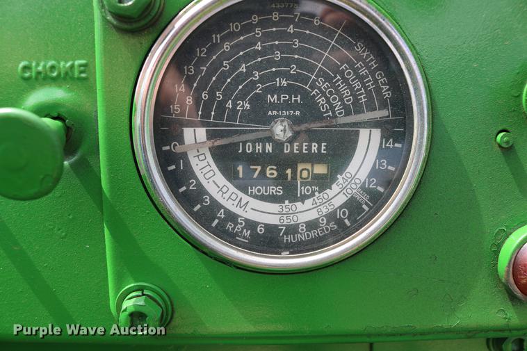 image for item DD8280 1958 John Deere 820 tractor