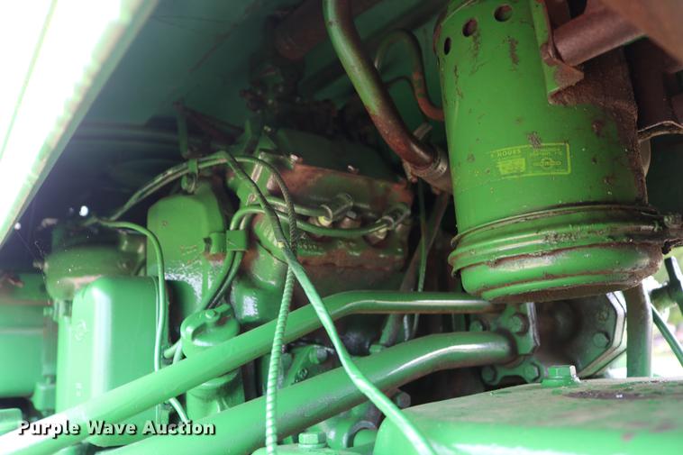 image for item DD8280 1958 John Deere 820 tractor