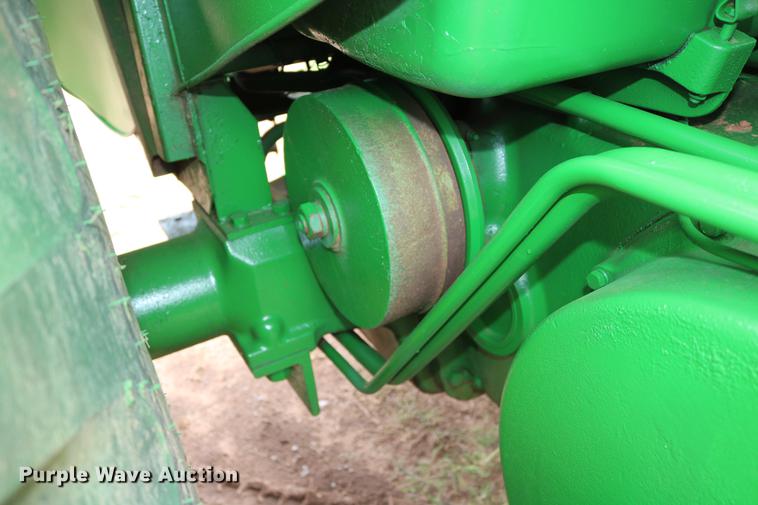 image for item DD8280 1958 John Deere 820 tractor