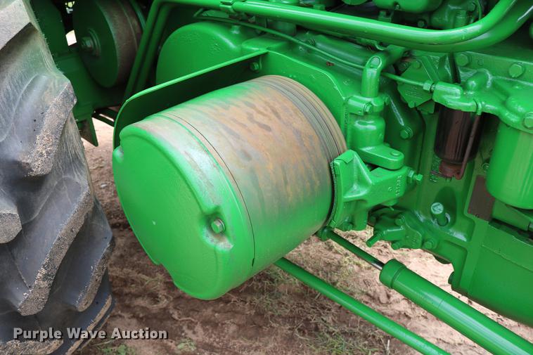 image for item DD8280 1958 John Deere 820 tractor