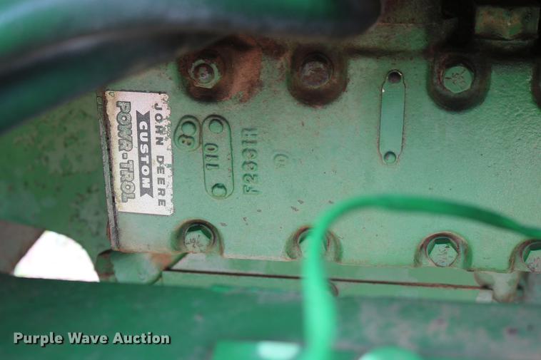image for item DD8280 1958 John Deere 820 tractor