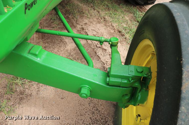 image for item DD8280 1958 John Deere 820 tractor