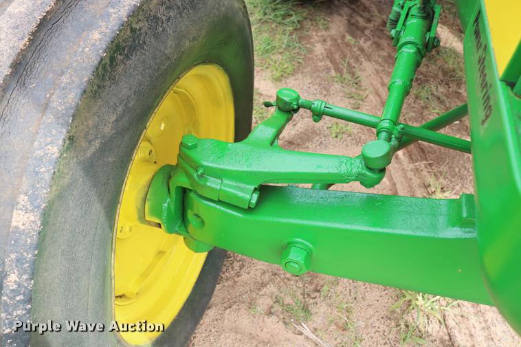 image for item DD8280 1958 John Deere 820 tractor