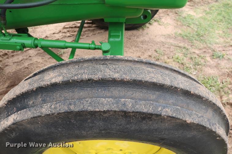 image for item DD8280 1958 John Deere 820 tractor